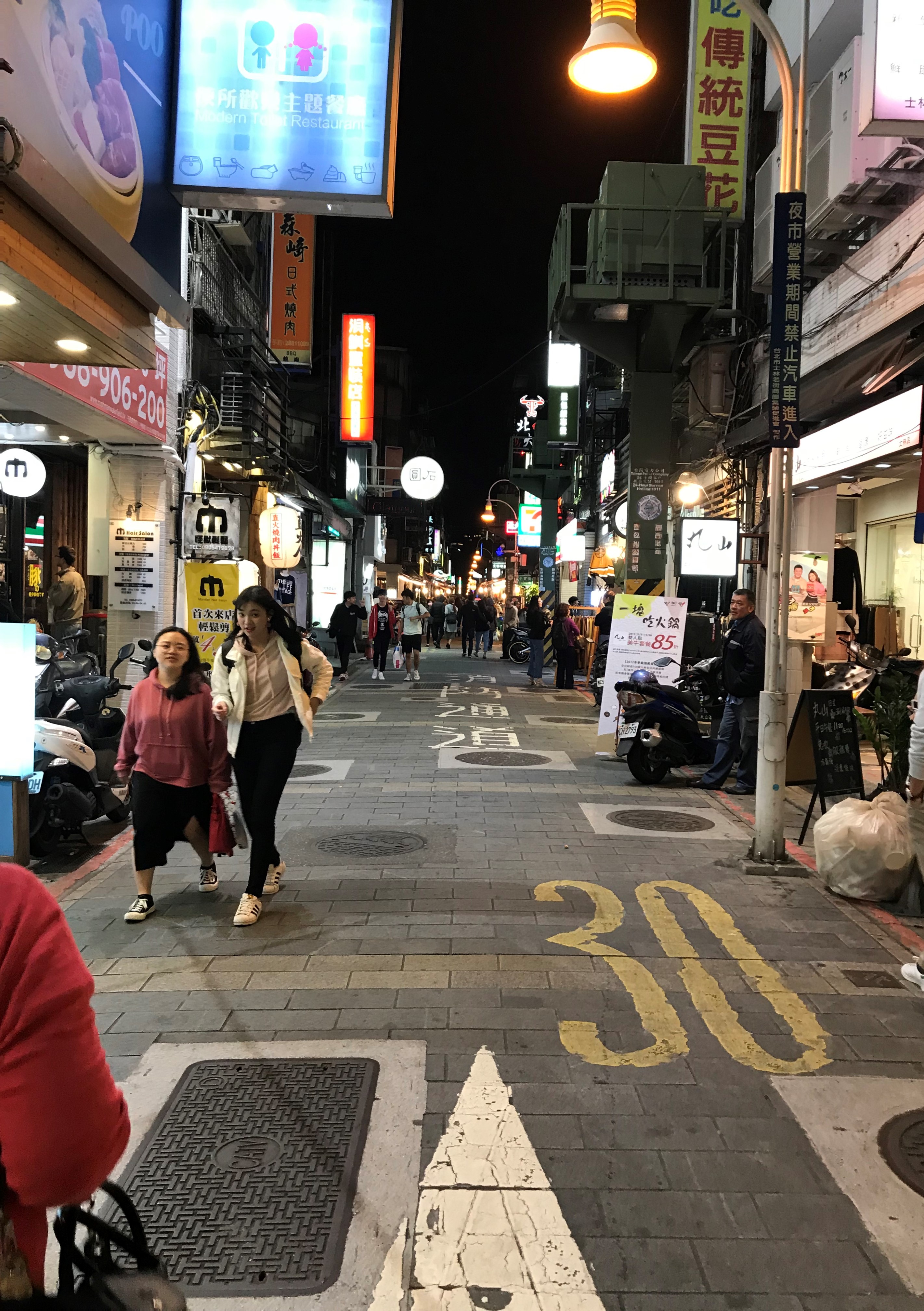 NOT SO CROWDED. This is just one area where not too many people are present. But believe me, in some parts, there's a whole lot!