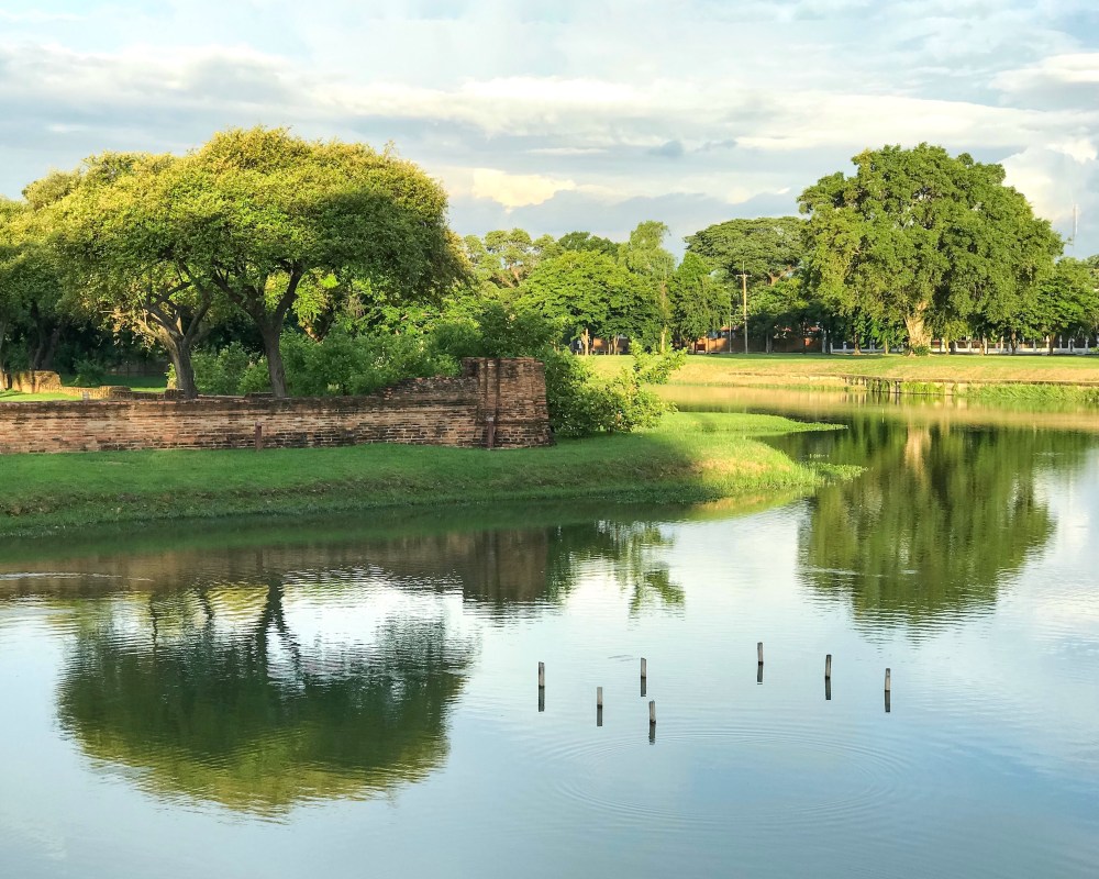 Ayutthaya has this laid back atmosphere so you could relax here for a while after a long travel from Bangkok.