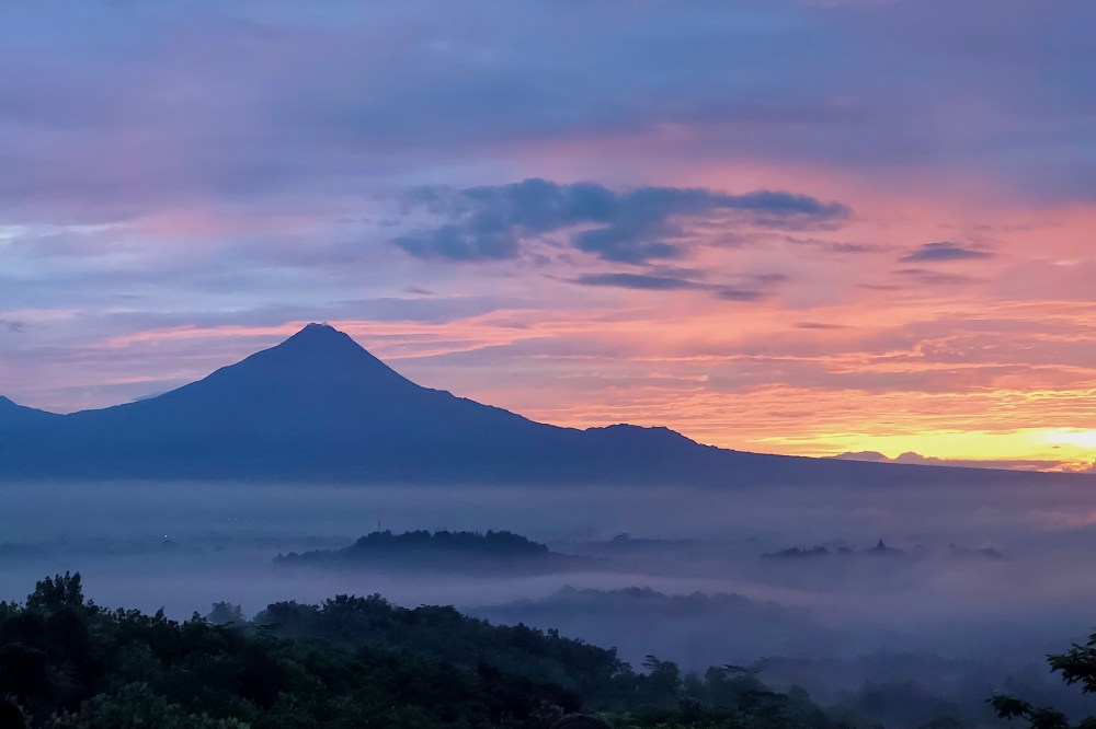Sunrise in Borobudur.