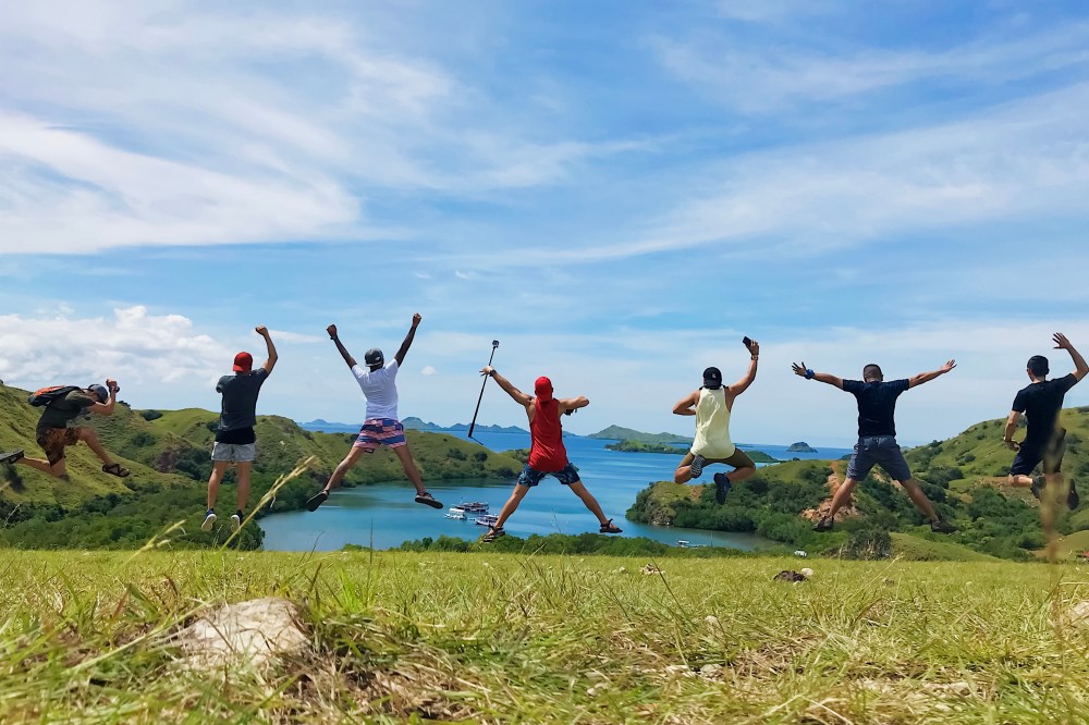 SHEMBOT SQUAD's jump shot in Komodo!