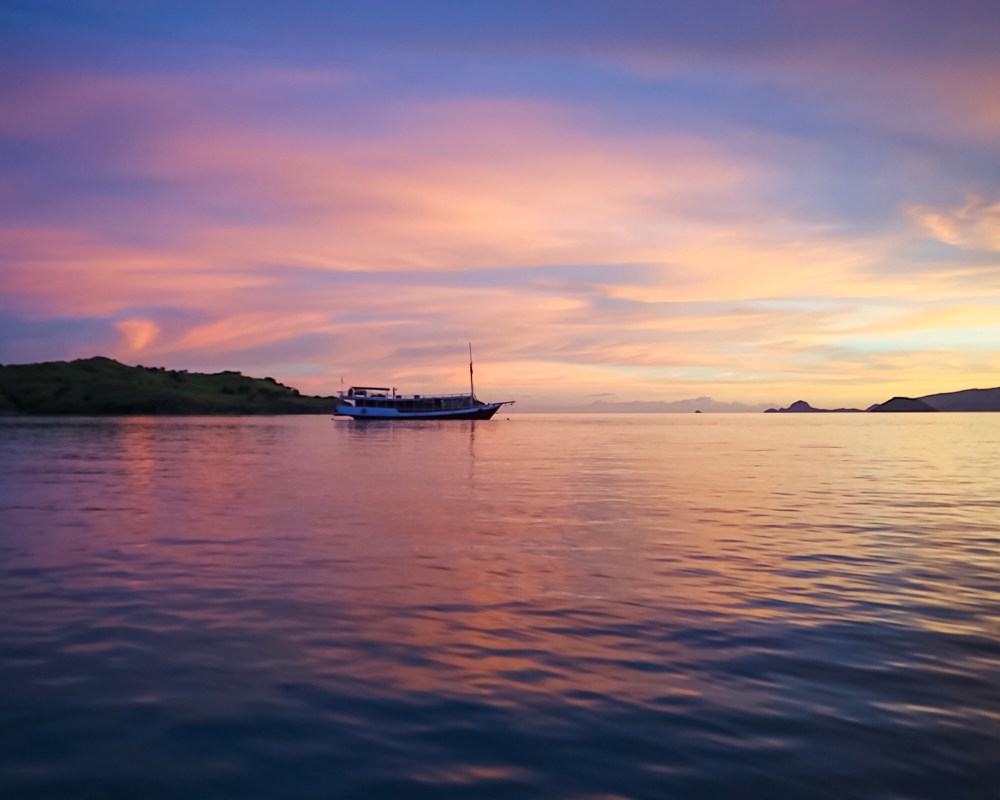 IN THE MIDDLE OF FLORES SEA.