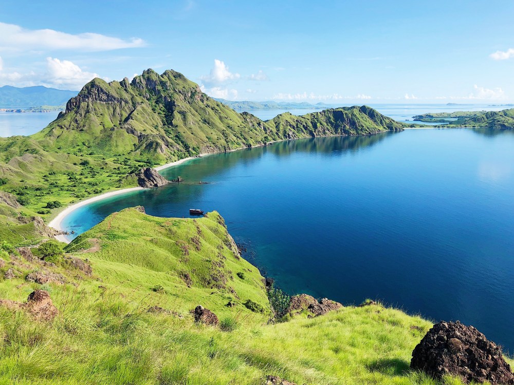 COVE AT THE RIGHT SIDE.