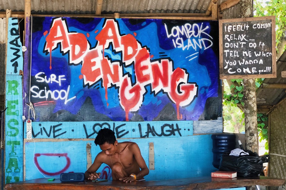 CHILLING OUT. This was the place where we ordered our fruit shakes and yes, the overall mood here is just so relaxing.