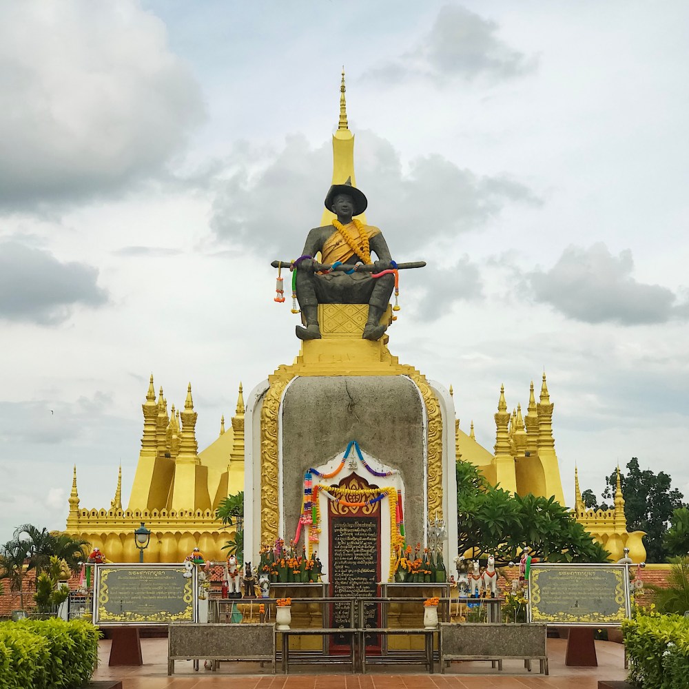 Statue of King Setthtathirat
