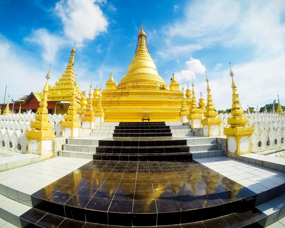 I GUESS this angle here offers the best look of this mesmerizing, beautiful temple.