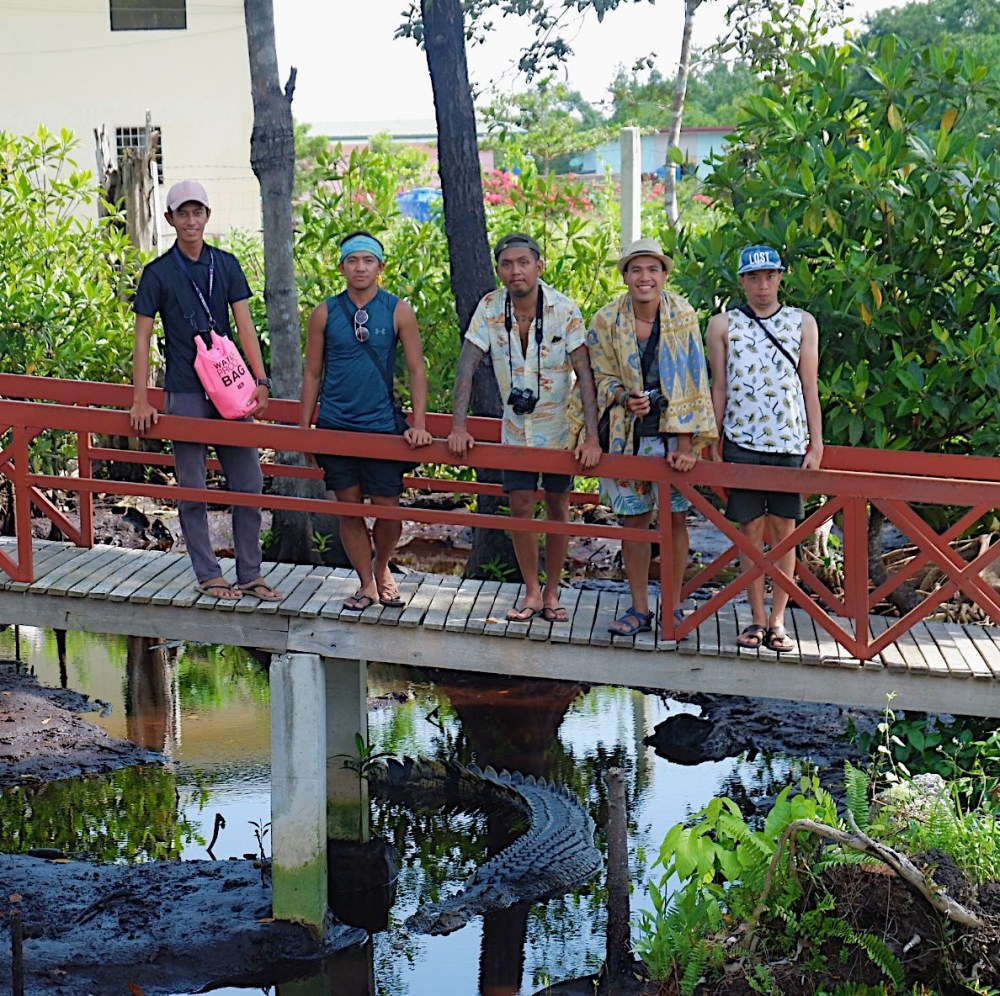Posing with Papa Bull are (from left to right) our tour guide, Sir Wadz, Billy, Brye, yours truly and Carlo sho seemed to freeze because of the silent croc. Haha just kidding.