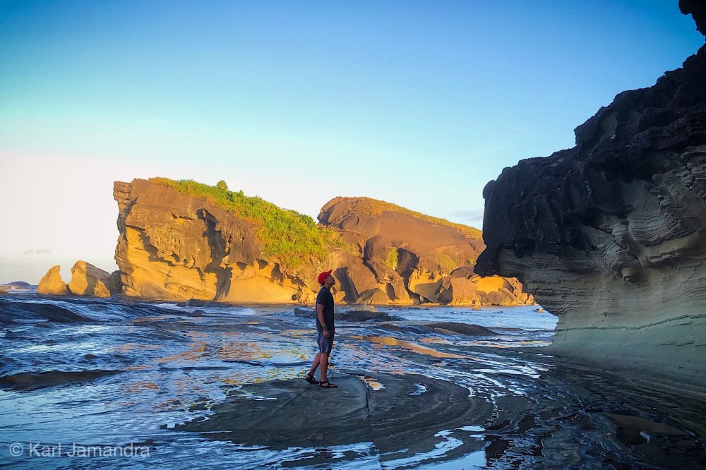 A WORLD OF CONTRASTS.