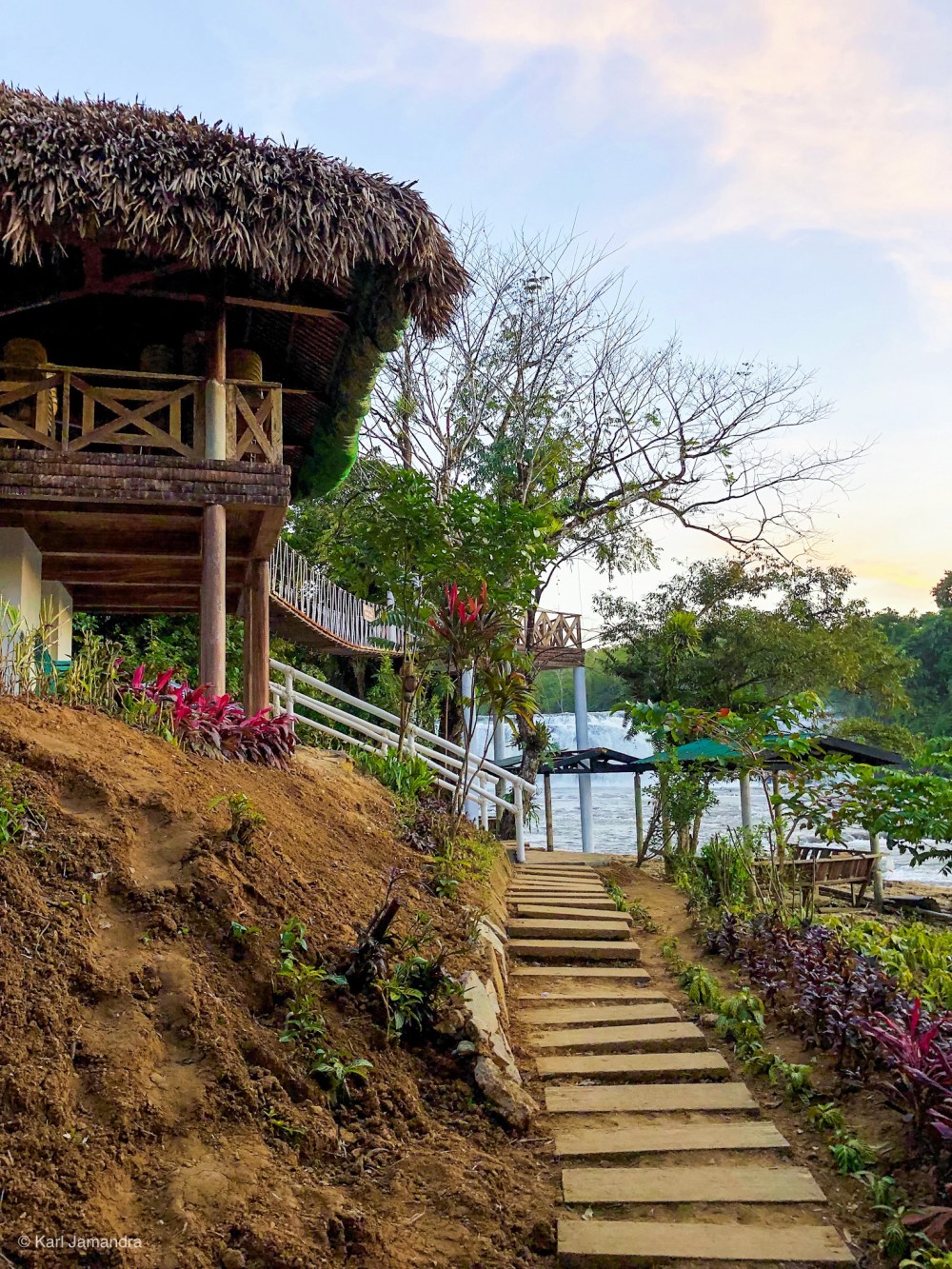 THE PATH TO THE WATERFALL.