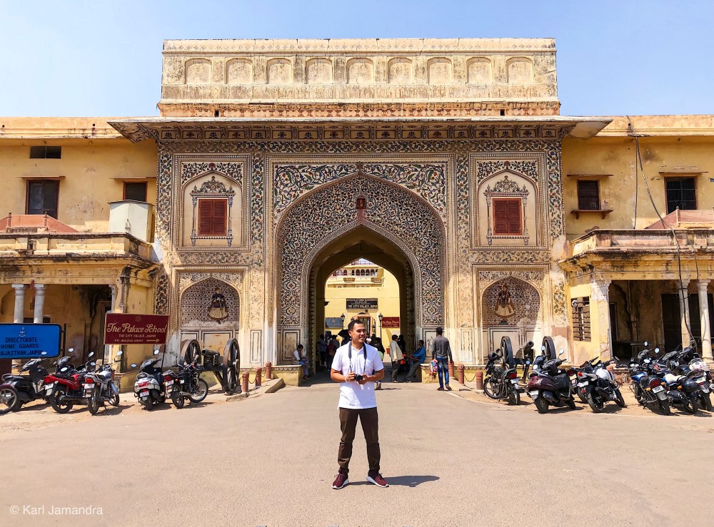 ENTRANCE TO THE CITY PALACE.
